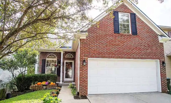 Masterson Station House | Scenic View by the Pond in Lexington