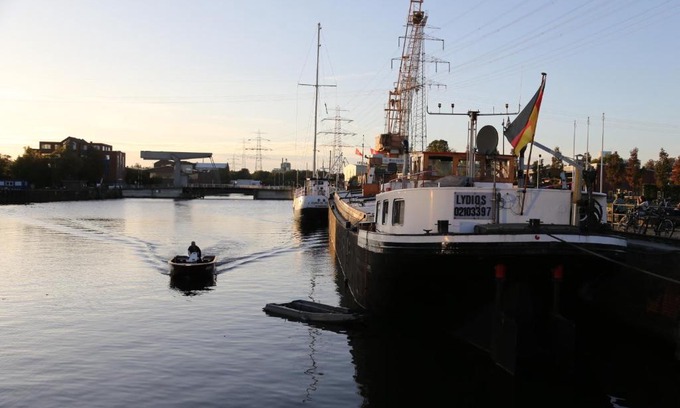 Harburg Boat Rental | Schiffshotel "Schlafen im Hafen"