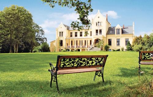 Schwasdorf House | Schloss Poggelow