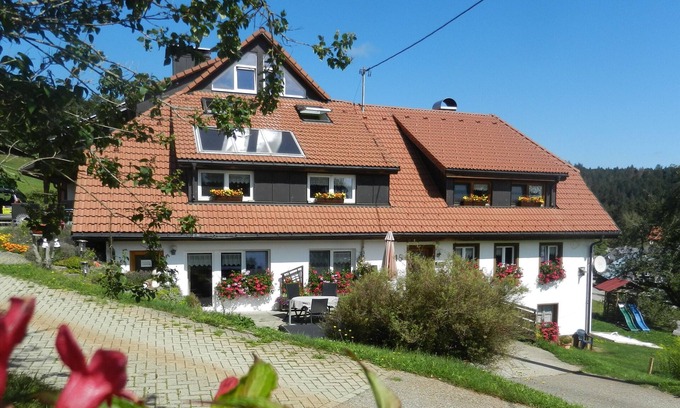 Dachsberg Apartment | ‘Schwalbennest’, the large holiday flat on the ground floor offers space for 2 to 5 people.