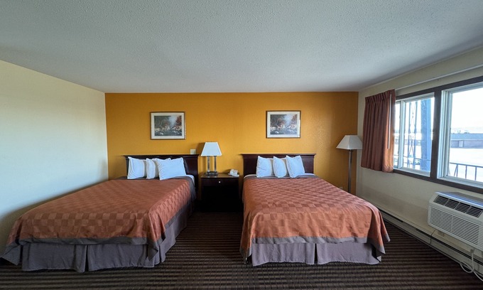 Eau Claire Hotel | Scottish Inns & Suites Eau Claire