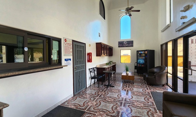 Clodine Hotel | Scottish Inns & Suites Sam Houston Pkwy