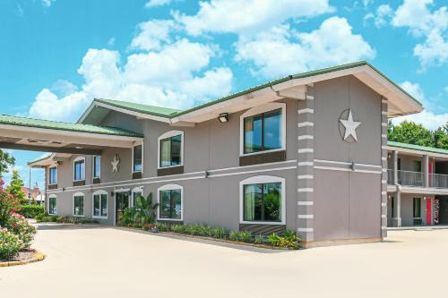 Shenandoah Hotel | Scottish Inns & Suites - Woodlands Mall