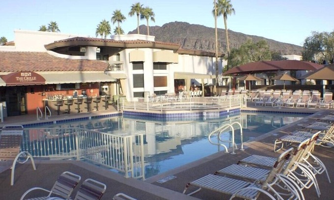 Arcadia Apartment | Scottsdale Camelback Resort Spacious Studio with Picnic Area
