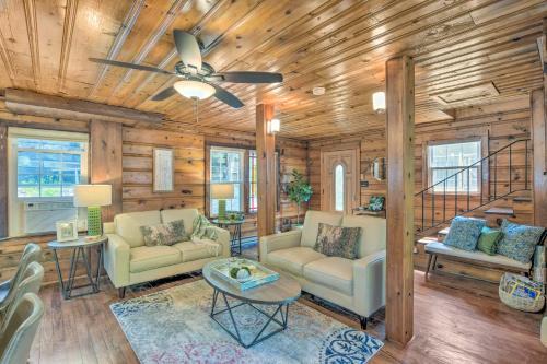 Lynn House | Screened Porch and Grill Waterfront Landrum Cottage