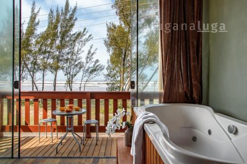 Jaguaruna Apartment | Sea Beach - With Hot Tub Facing the Beach #2