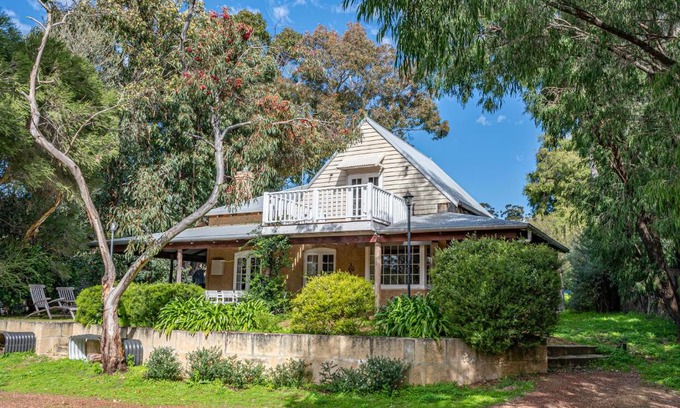 Eagle Bay House | Sea Breeze