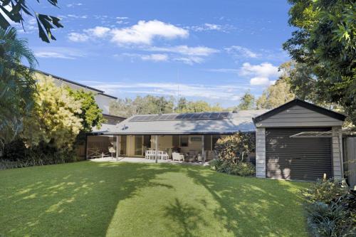 Mudjimba House | Sea Breeze Cottage at Mudjimba - Pet friendly