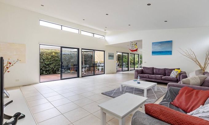 McCrae House | Sea Haven McCrae - 1 NIGHT FREE!* - Stunning coastal views, tranquil family retreat, close to beach