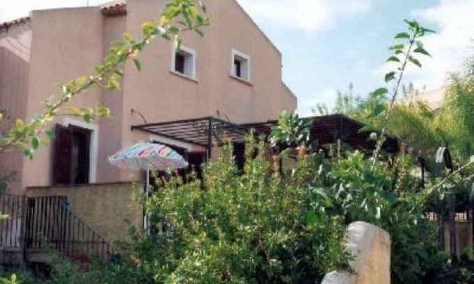 Brucoli House | Sea house with garden - Baia Arcile