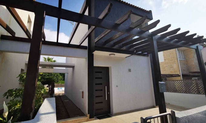Chlorakas Villa | Sea side holiday villa, perfect location, maximum relaxation.