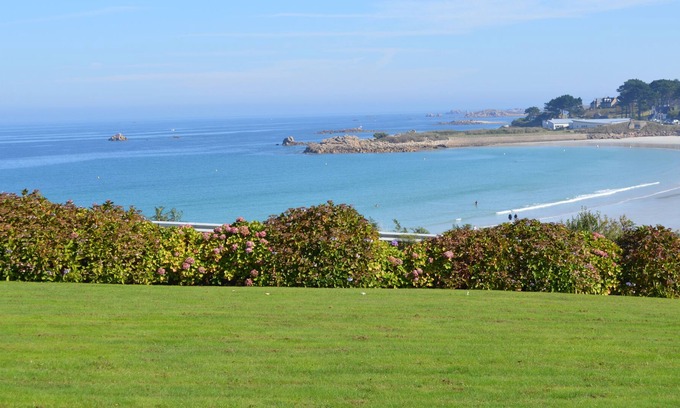 Trevou-Treguignec Cottage | SEA VIEW GITE, swimming pool, sauna, fitness week rental