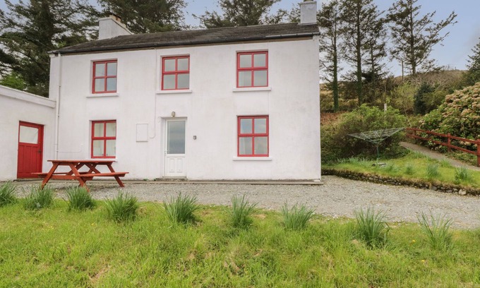 Tully Cottage | SEA VIEW HOUSE, family friendly in Tully, County Galway