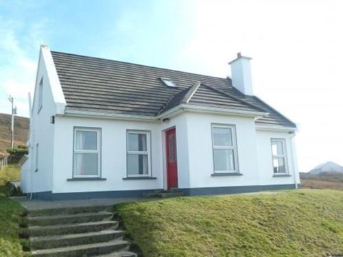Doogort House | Sea views in Dugort
