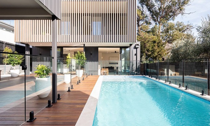 Sorrento House | Seabound Luxe | Pool, Court, Walk to Sorrento