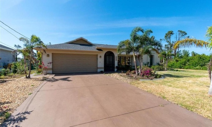 Englewood East Villa | Seabreeze 3-Bedroom Pool Villa close to the beach!