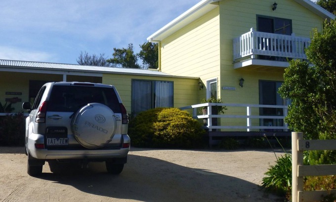 Golden Beach Villa | Seabreeze - beachfront accommodation
