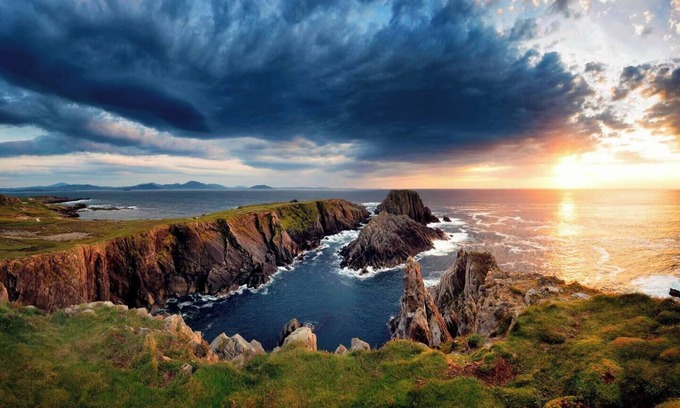 Greencastle House | Seafront Castle Inn - just off the Ferry!