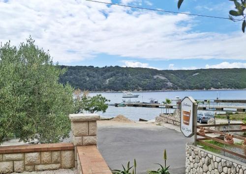 Kampor Apartment | Seafront Family Apartment Una - Sunny Rab Island