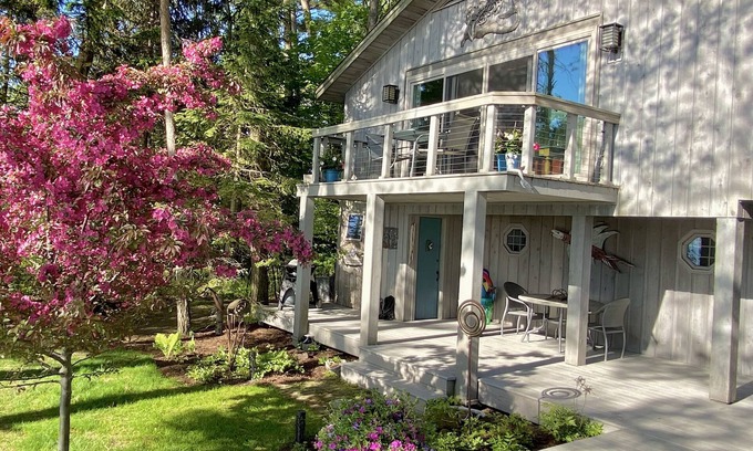 Sheboygan Cottage | Seagull Beach Guest House, Unique Lake Michigan Cottagenon private beach