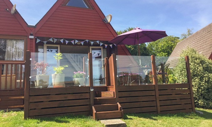 Martin Cottage | SEASHELL COTTAGE LODGE 97, family friendly, with pool in Kingsdown