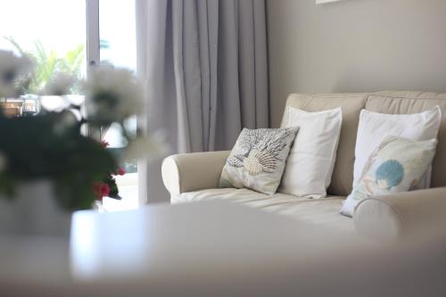 Sao Martinho Apartment | SeaShell Romantic - Balcony with Ocean View & Pool