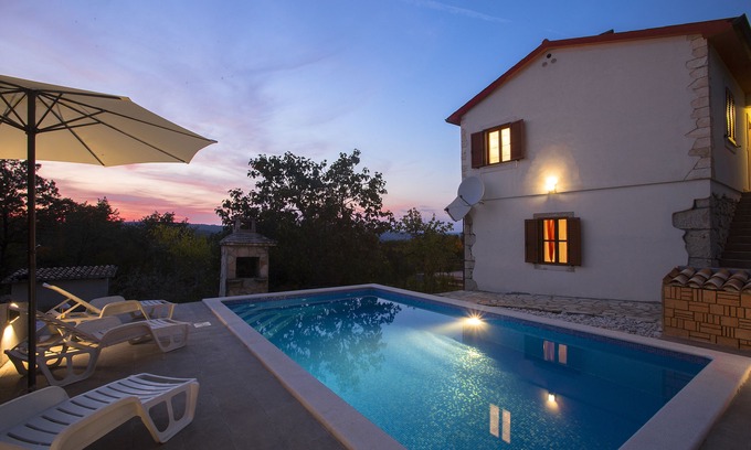 Ripenda Verbanci House | Seaside Bliss: Unwind in Your Exclusive Summer Rental Paradise