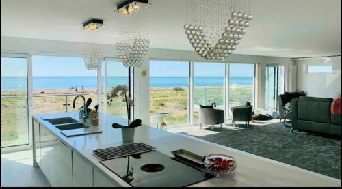 Southwick House | Seaside Place on Shoreham Beach with Hot Tub