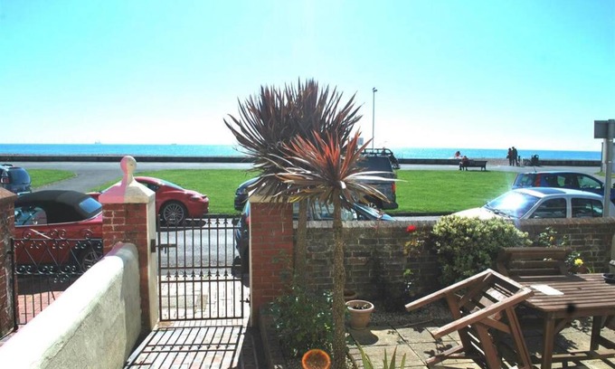 Worthing Apartment | Seaside studio