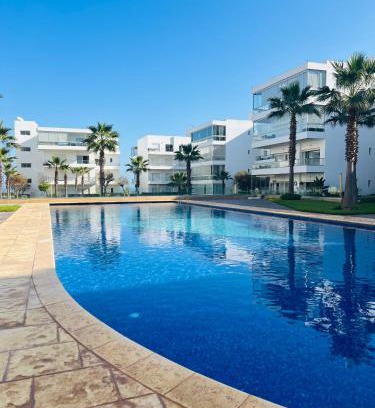 Tamariss Apartment | Seaside studio with pool