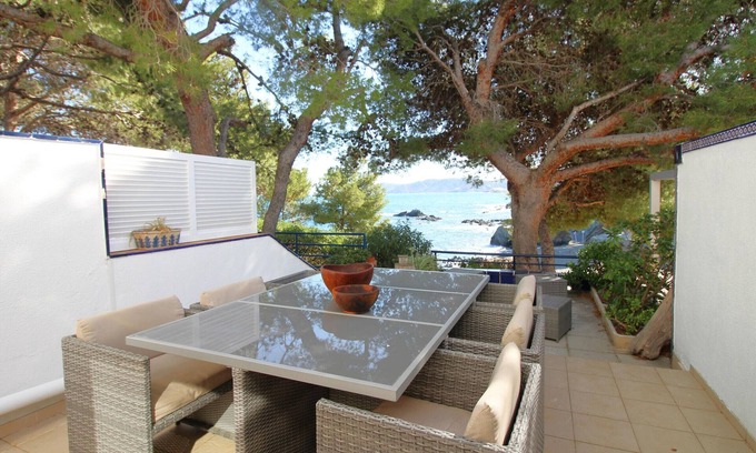 Llanca House | Seaside Townhouse with Direct Beach Access, Stunning Views & Terrace