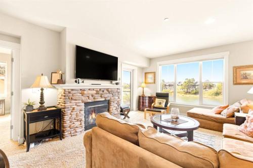 Seaside Apartment | Seaside Waterfront condo walking to downtown and beach