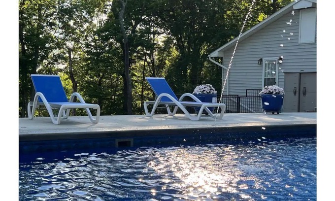 Union House | Seasonal Heated pool in the Bluegrass