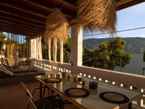 Poros Apartment | Seaview Apartment - Poros Relaxing Beachfront Flat