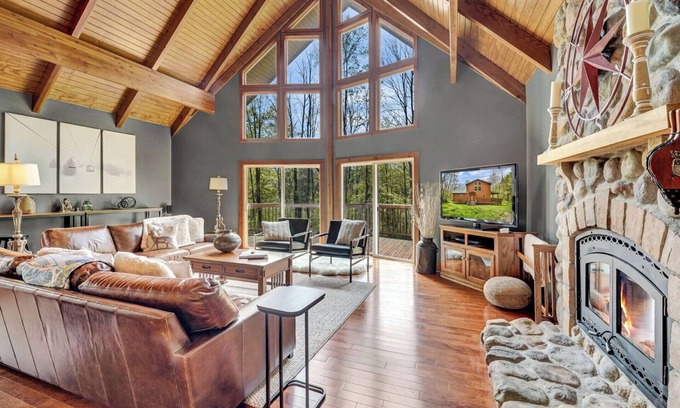 Salamanca Cabin | Secluded 3BR Cabin | Deck, Fire Pit, Fireplace