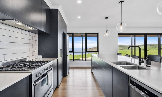 Sorell House | Secluded 4-Bed Home with Unbelievable Nature Views