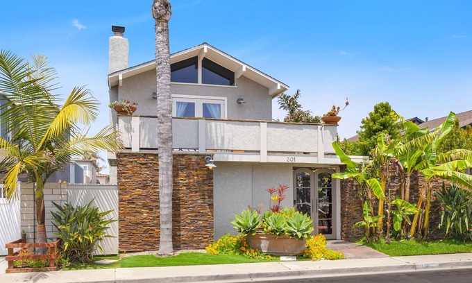 Newport Shores House | Secluded 4 Bedrooms in the Shores