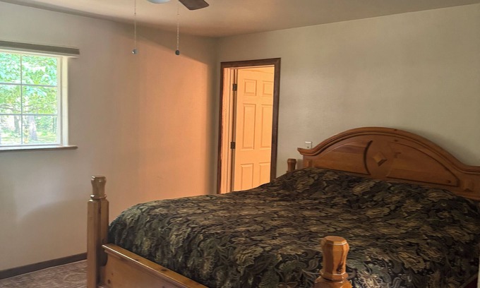 Farmington Cottage | Secluded 5 acre parcel. 3 bedrooms and 2 bathrooms.