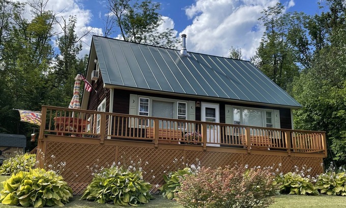 South Royalton Cabin | Secluded and Serene - GET AWAY FROM IT ALL! Barnard, VT