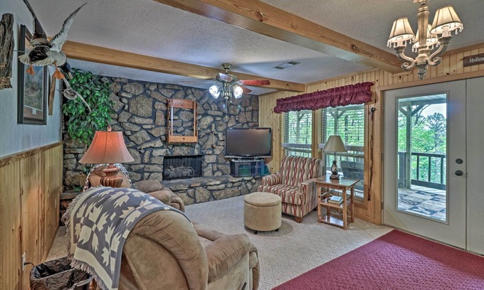 Edgemont House | Secluded Edgemont Getaway w/Huge Outdoor Deck!