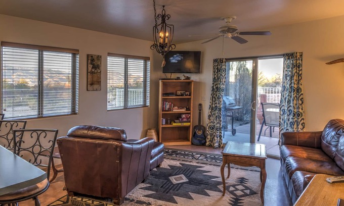 Old Spanish Trail Estates House | Secluded Guest Home with Amazing Mountain Views