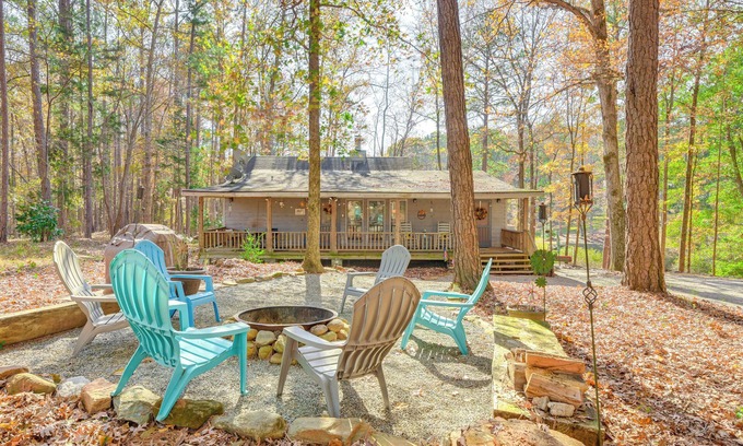 Pine Mountain Valley Cabin | Secluded Hamilton Cabin Retreat w/Private Lake!