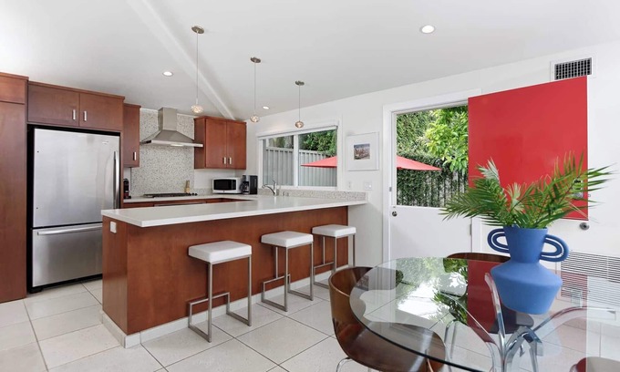 La Jolla Shores Cottage | Secluded La Jolla Shores Mid-Century Modern, Steps To Beach,n5 Star Reviews!