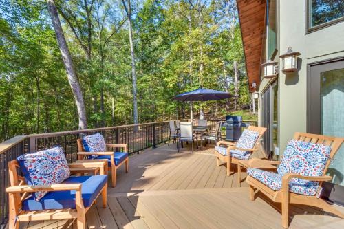 Gainesville House | Secluded Lake Lanier Cabin with Game Area