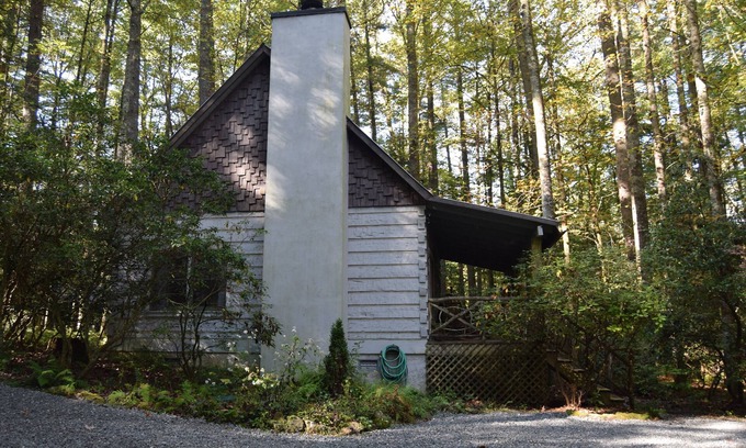 Cashiers Cabin | Secluded-Log Cabin-in town Cashiers-Pet Friendly