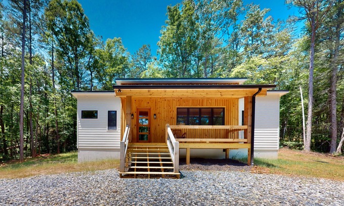 McCaysville House | Secluded modern house with hot tub, fireplaces, grill and forest views