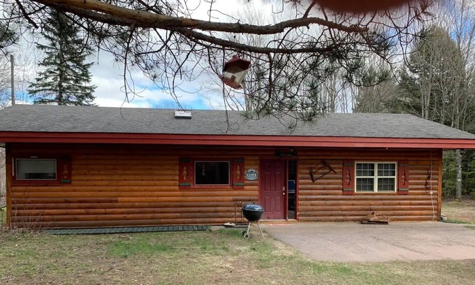 Wakefield Cabin | Secluded & Peaceful Riverside Cabin w/ Parking