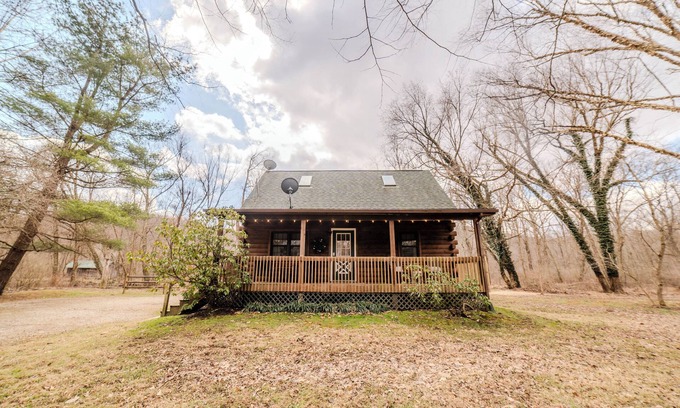 Rockbridge Cabin | Secluded Romantic Creek side Retreat @ Heart of Hocking Hill/Hot Tub/Fire Pit