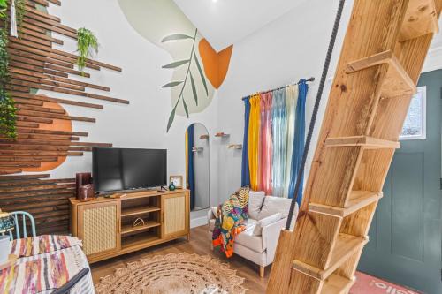 Greenville - Spartanburg House | Secluded Tiny Home in Exclusive Paris Mountain!