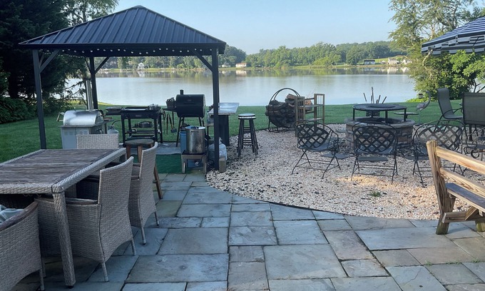 White Marsh Villa | Secluded Waterfront Retreat 2 bed 1 1/2 baths private guest house w Pool & Beach